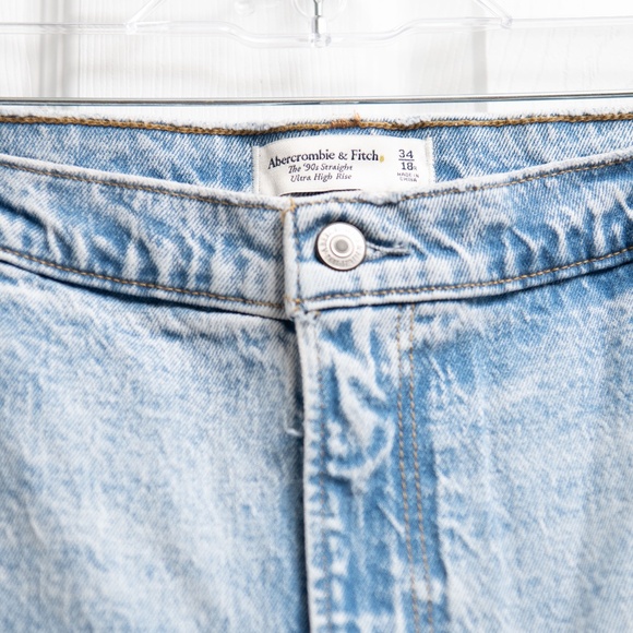 NWT Abercrombie And Fitch Womens Jeans Ultra High Rise 90s Straight Jean 34/18R - Picture 2 of 5